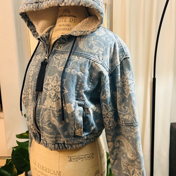 Ashley Vintage Charm Women’s Cropped Sherpa Lined Jacket - Picture 3 of 8